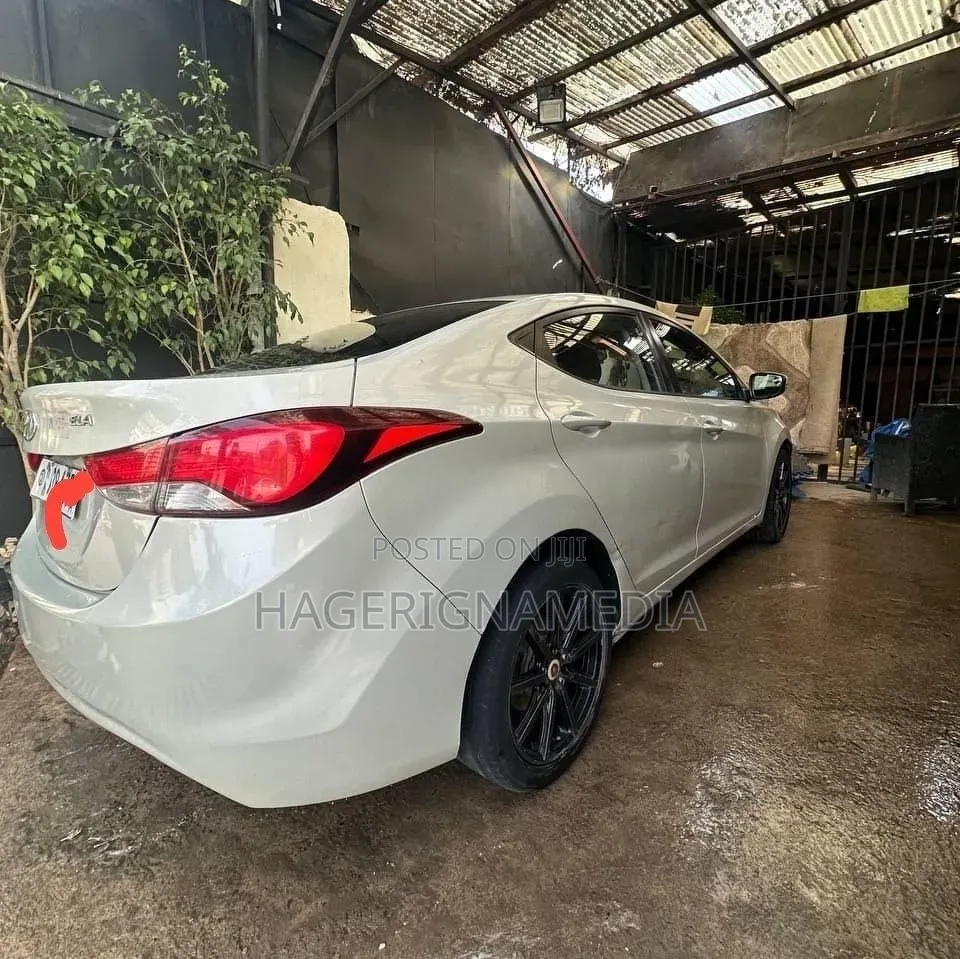 Hyundai Elantra 2013 Silver