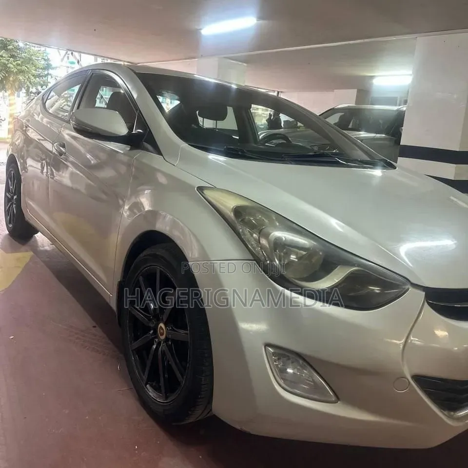 Hyundai Elantra 2013 Silver