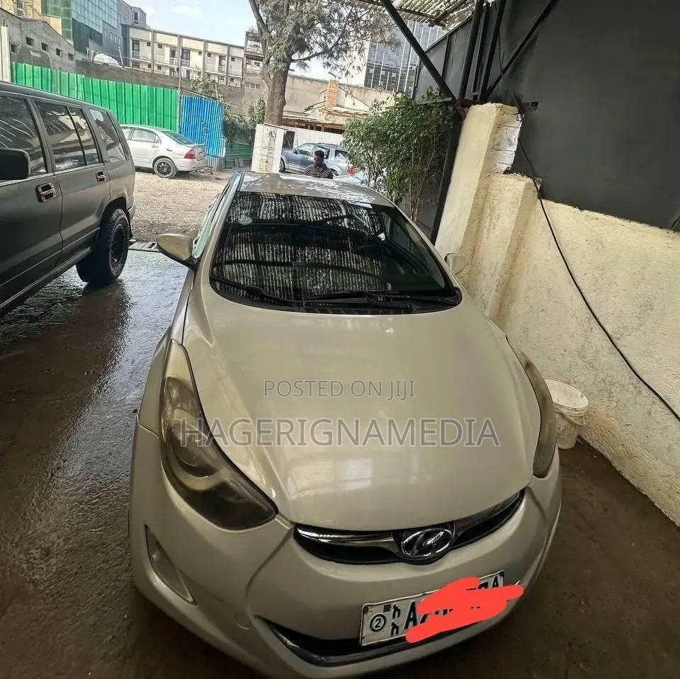 Hyundai Elantra 2013 Silver