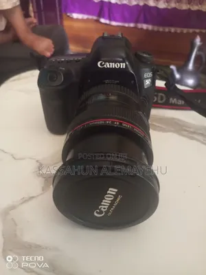 Canon Eos 5d Mark Iv 24- 105 Mm With Bag and Batteries