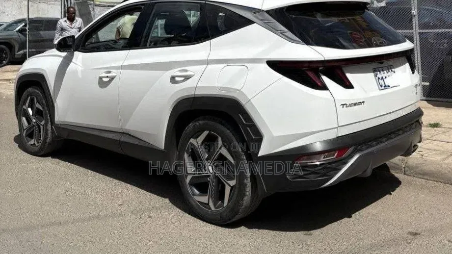 Hyundai Tucson 2022 White