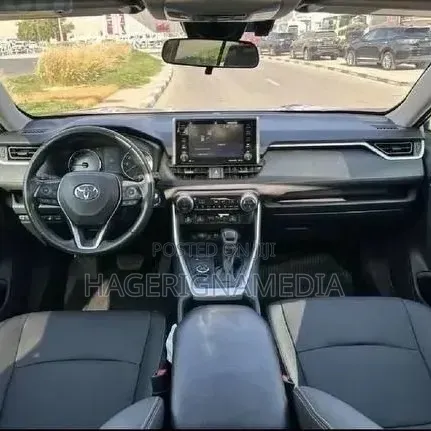Toyota RAV4 2022 Silver