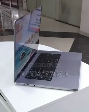 New Laptop Apple MacBook 32GB SSD 1T