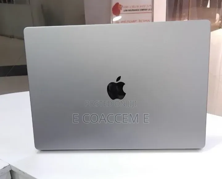 New Laptop Apple MacBook 32GB SSD 1T