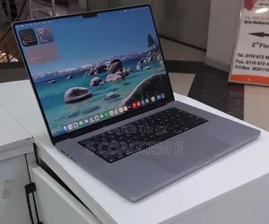 New Laptop Apple MacBook 32GB SSD 1T