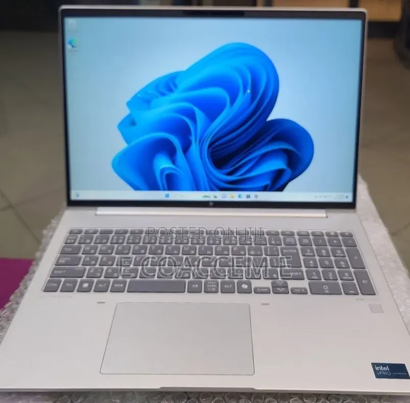 New Laptop HP 16GB Intel Core Ultra 7 SSD 512GB