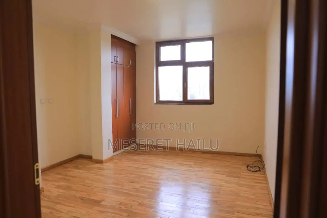 5bdrm House in Bola Ronda, Bole for rent