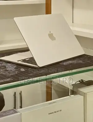 New Laptop Apple MacBook Air 2022 M2 16GB Apple M2 SSD 512GB