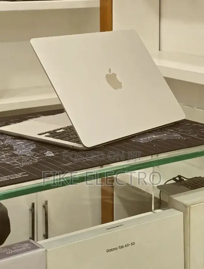 New Laptop Apple MacBook Air 2022 M2 16GB Apple M2 SSD 512GB