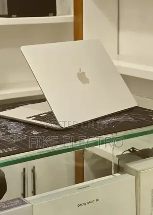 New Laptop Apple MacBook Air 2022 M2 16GB Apple M2 SSD 512GB
