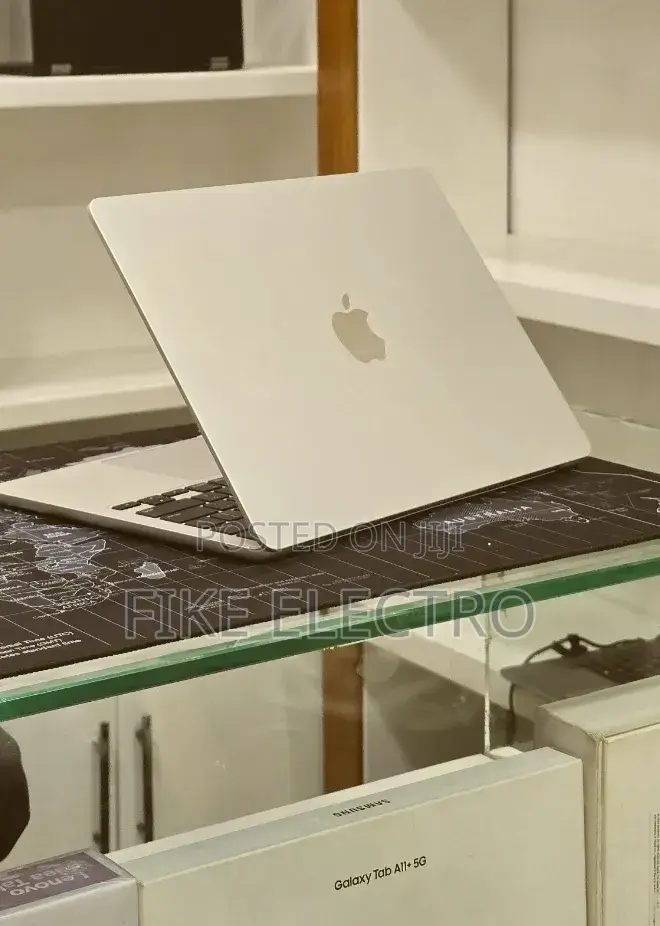 New Laptop Apple MacBook Air 2022 M2 16GB Apple M2 SSD 512GB