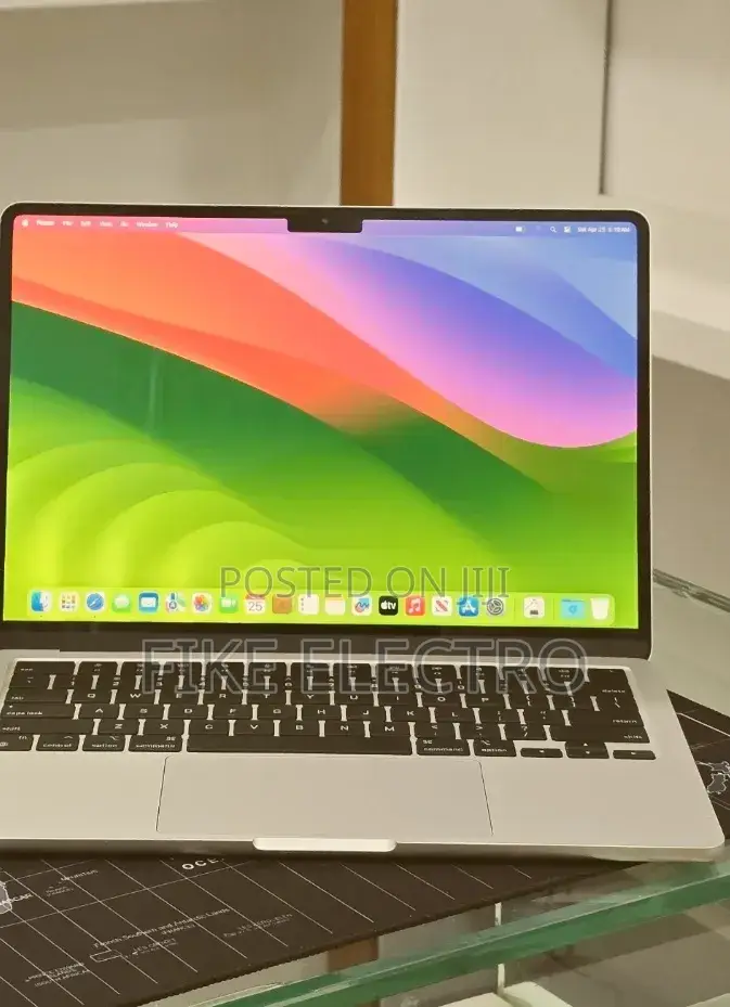 New Laptop Apple MacBook Air 2022 M2 16GB Apple M2 SSD 512GB