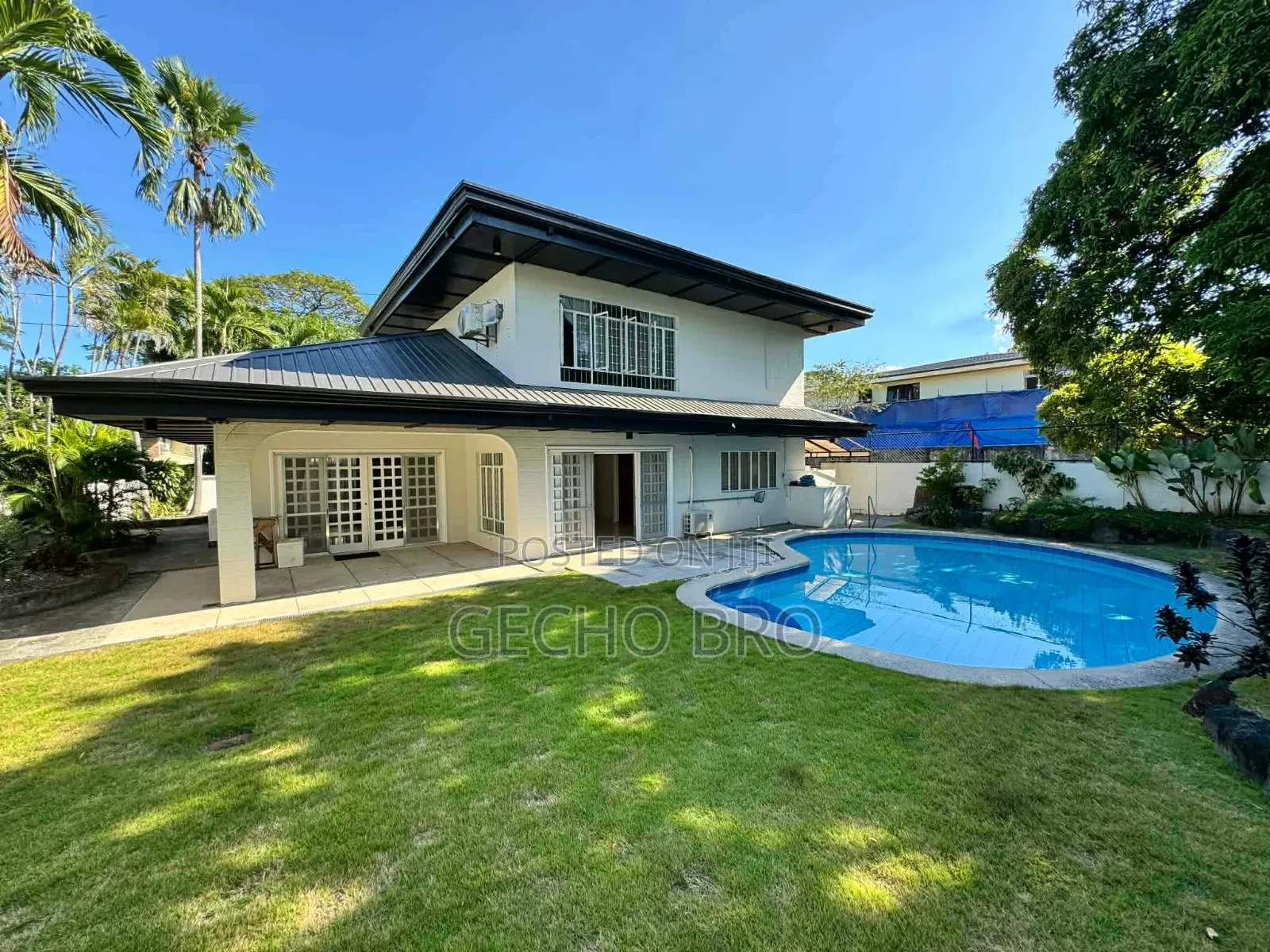 Furnished 8bdrm House in Bole for sale