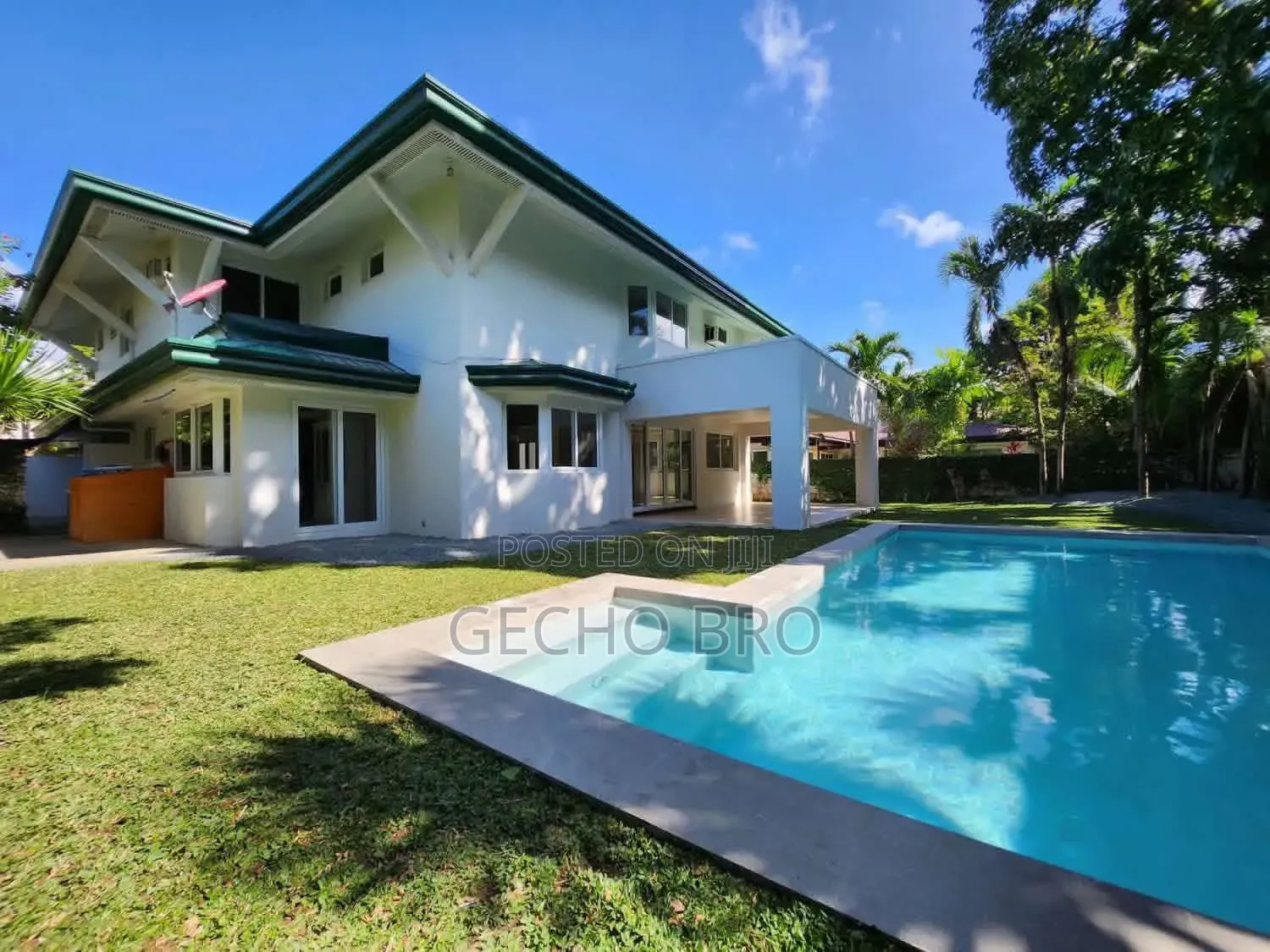 Furnished 8bdrm House in Bole for sale