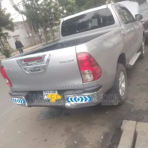 Toyota Hilux 2017 Gray