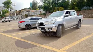 Toyota Hilux 2018 Silver