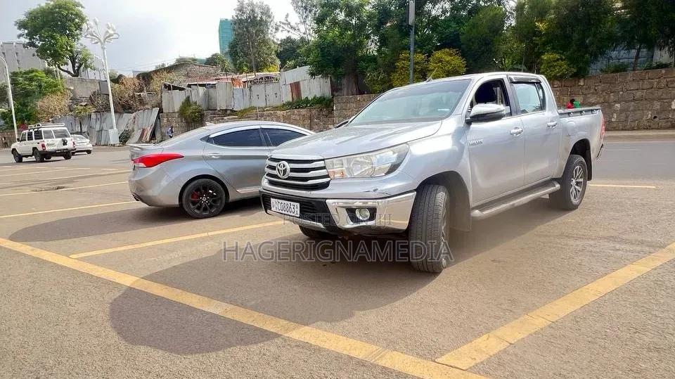 Toyota Hilux 2018 Silver