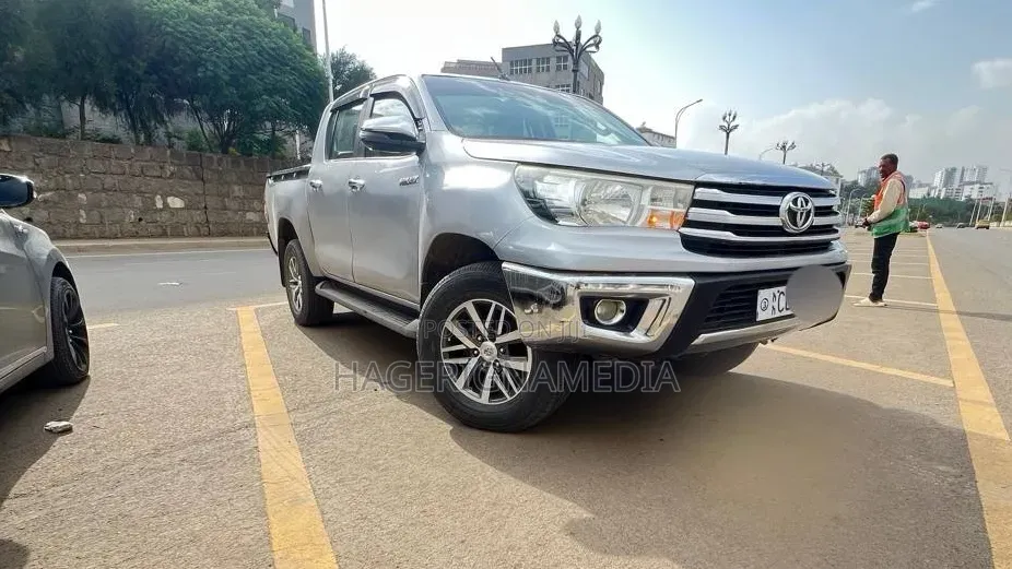 Toyota Hilux 2018 Silver
