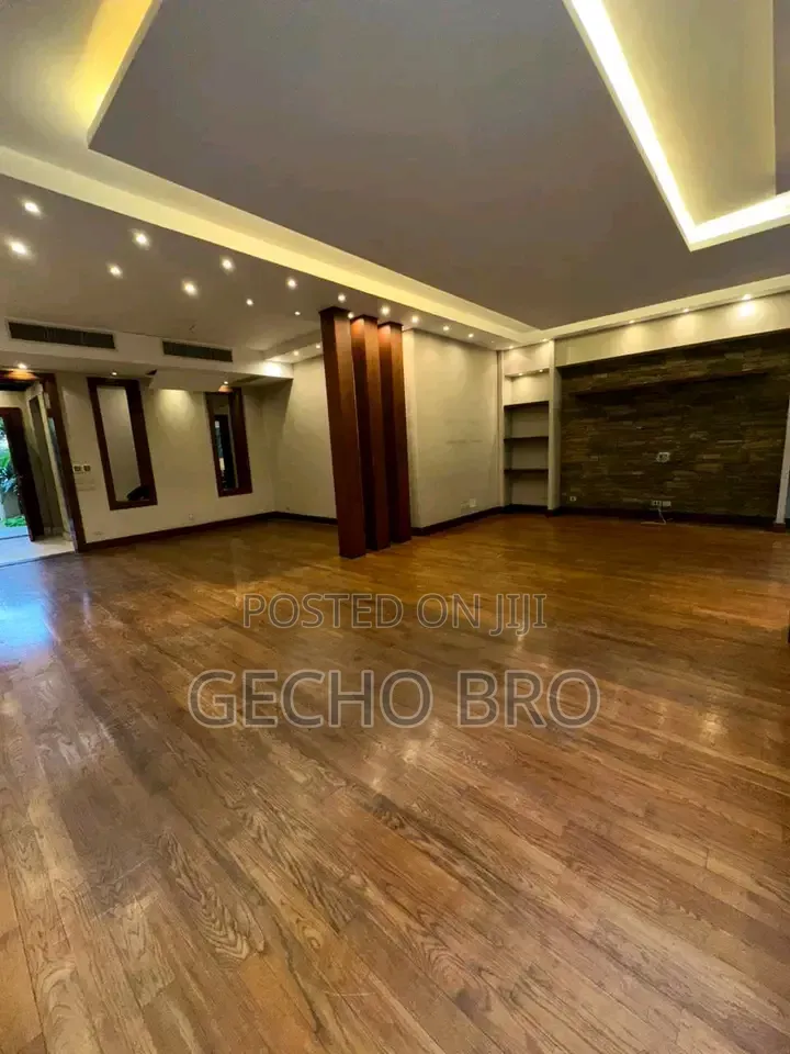 Furnished 8bdrm House in Bole for sale