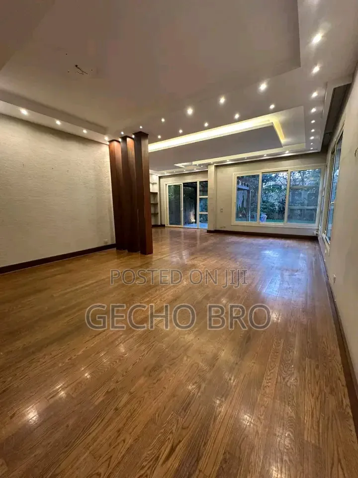 Furnished 8bdrm House in Bole for sale