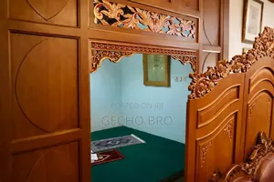 Furnished 8bdrm Villa in Bole for sale