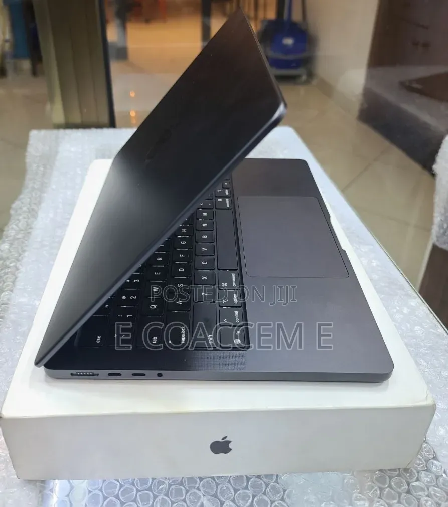 New Laptop Apple MacBook 16GB SSD 512GB