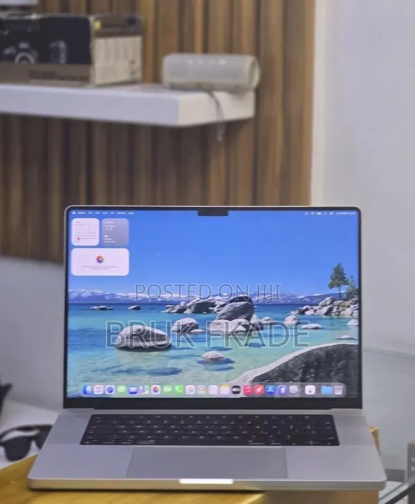 New Laptop Apple MacBook Pro 2021 M1 16GB Apple M1 Pro SSD 32GB