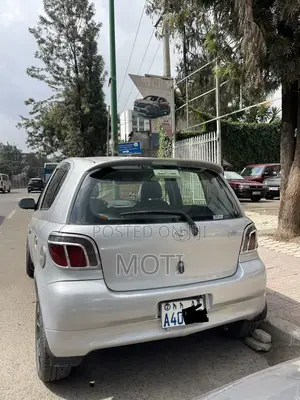 Toyota Vitz 1999 Silver