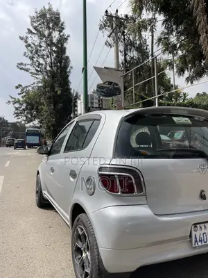 Toyota Vitz 1999 Silver