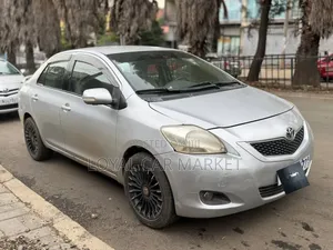 Toyota Yaris 2010 Silver