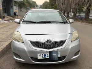Toyota Yaris 2010 Silver