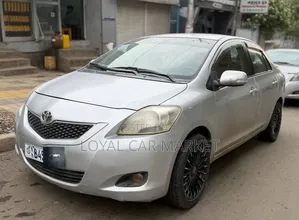 Toyota Yaris 2010 Silver