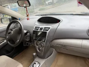 Toyota Yaris 2010 Silver