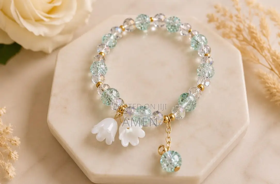 Elegant Mint Green Cracked Glass Beaded Charm Bracelet
