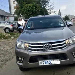 Toyota Hilux 2019 Gray