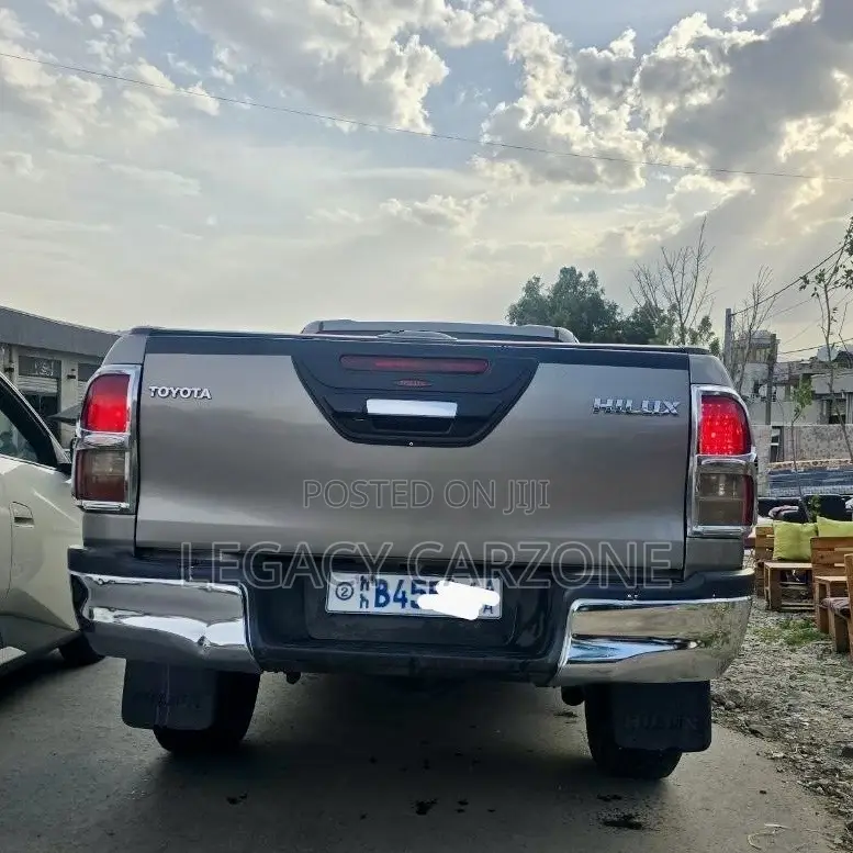 Toyota Hilux 2019 Gray