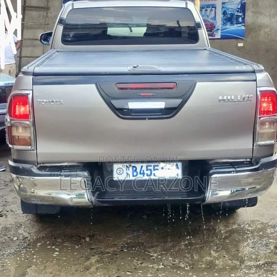 Toyota Hilux 2019 Gray