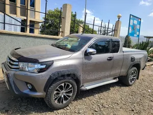 Toyota Hilux 2017 Gray