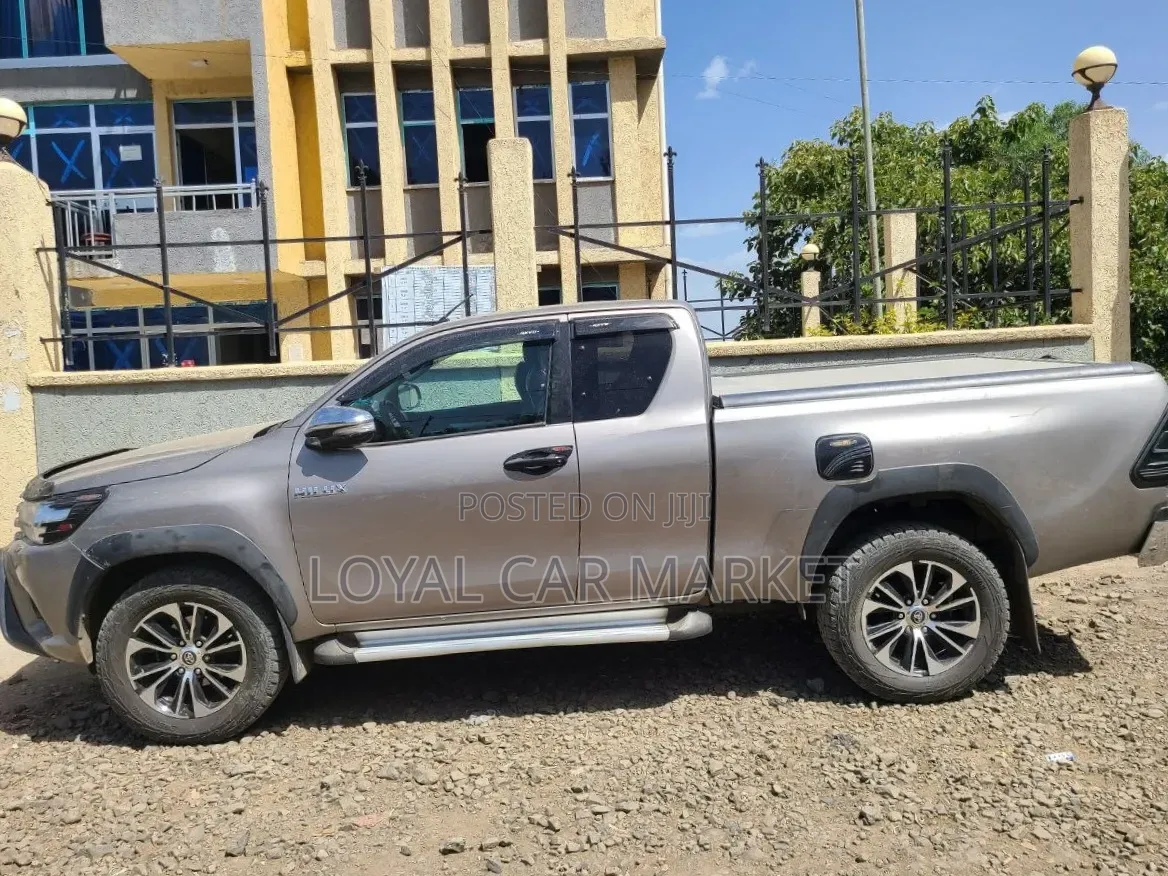Toyota Hilux 2017 Gray
