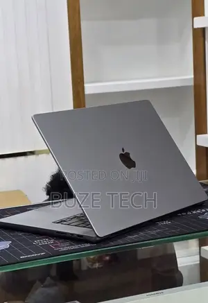 New Laptop Apple MacBook Pro 2021 M1 32GB Apple M1 Pro SSD 512GB