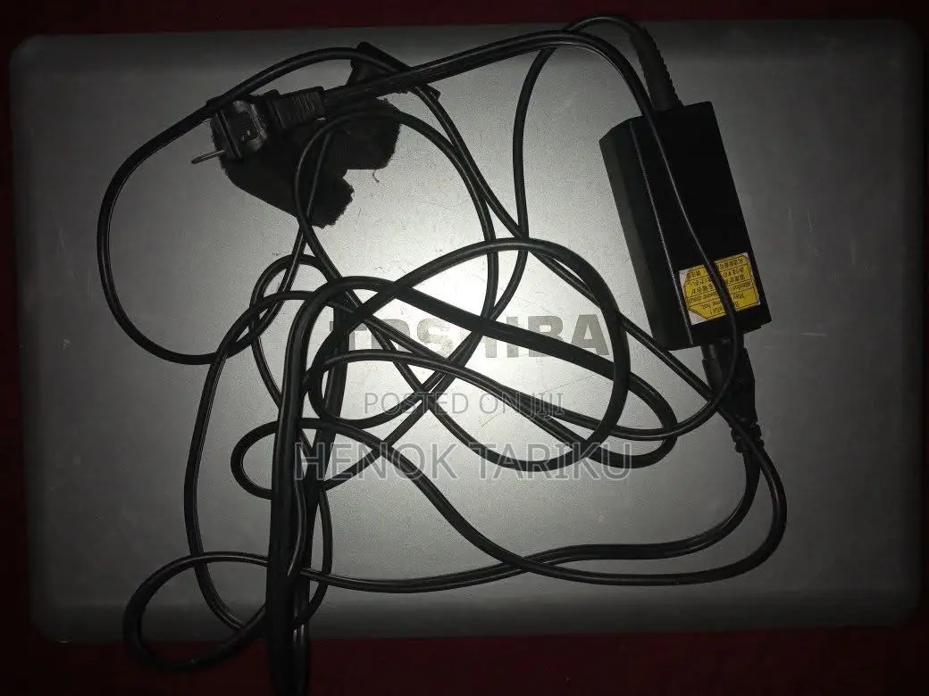 Laptop Toshiba Satellite C55 4GB HDD 320GB