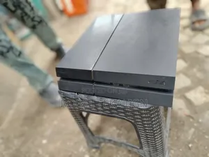 Play Station 4