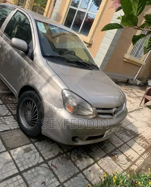 Toyota Platz 2005 Silver