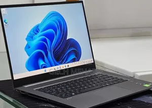 New Laptop HP ZBook Studio G8 32GB Intel Core i7 SSD 512GB