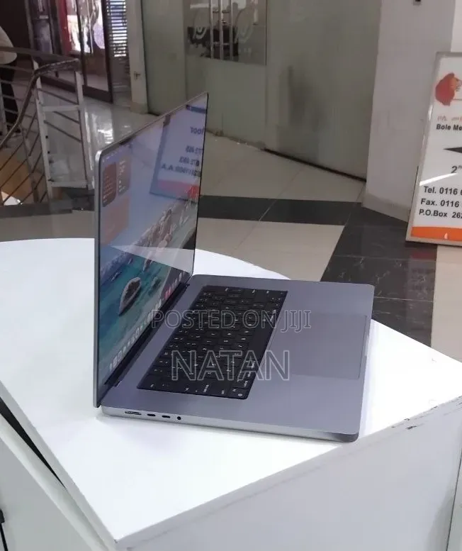 New Laptop Apple MacBook Pro 2021 M1 32GB Apple M1 Pro SSD 1T