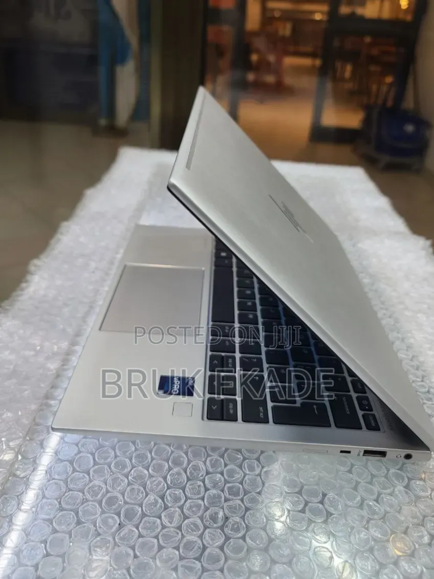 New Laptop HP EliteBook 830 G9 16GB Intel Core i5 SSD 512GB