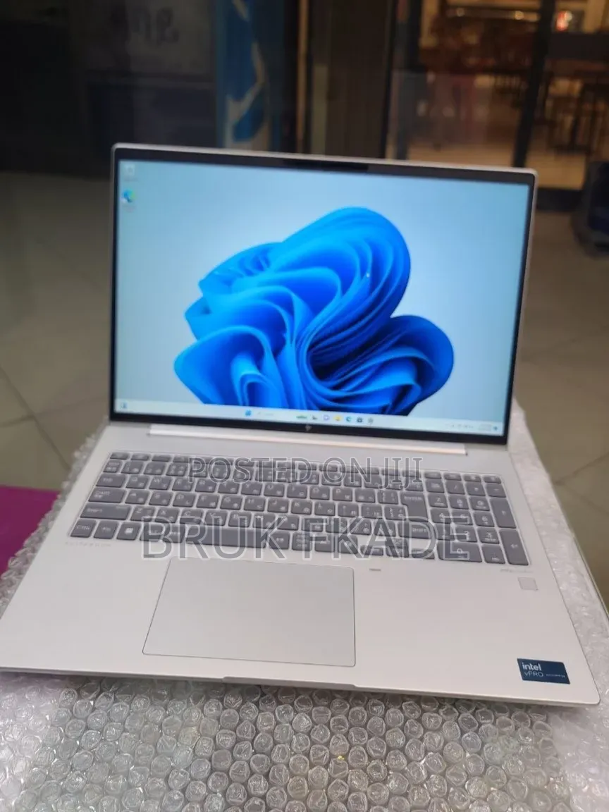 New Laptop HP EliteBook 640 G11 16GB Intel Core Ultra 7 SSD 512GB