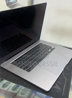 New Laptop Apple MacBook Pro 2019 32GB Intel Core i9 SSD 512GB