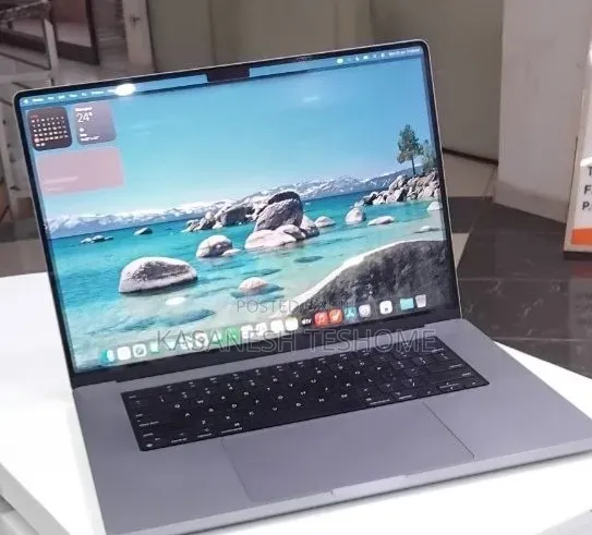 New Laptop Apple MacBook Pro 2020 M1 32GB AMD A10 SSD 1T