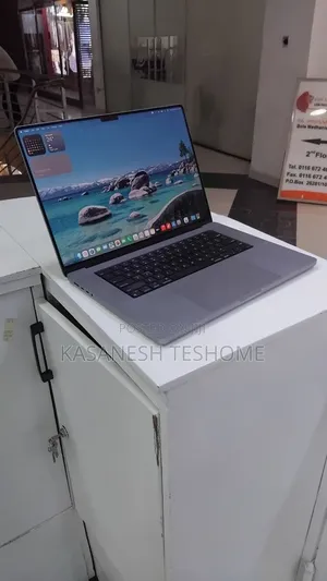 New Laptop Apple MacBook Pro 2020 M1 32GB AMD A10 SSD 1T